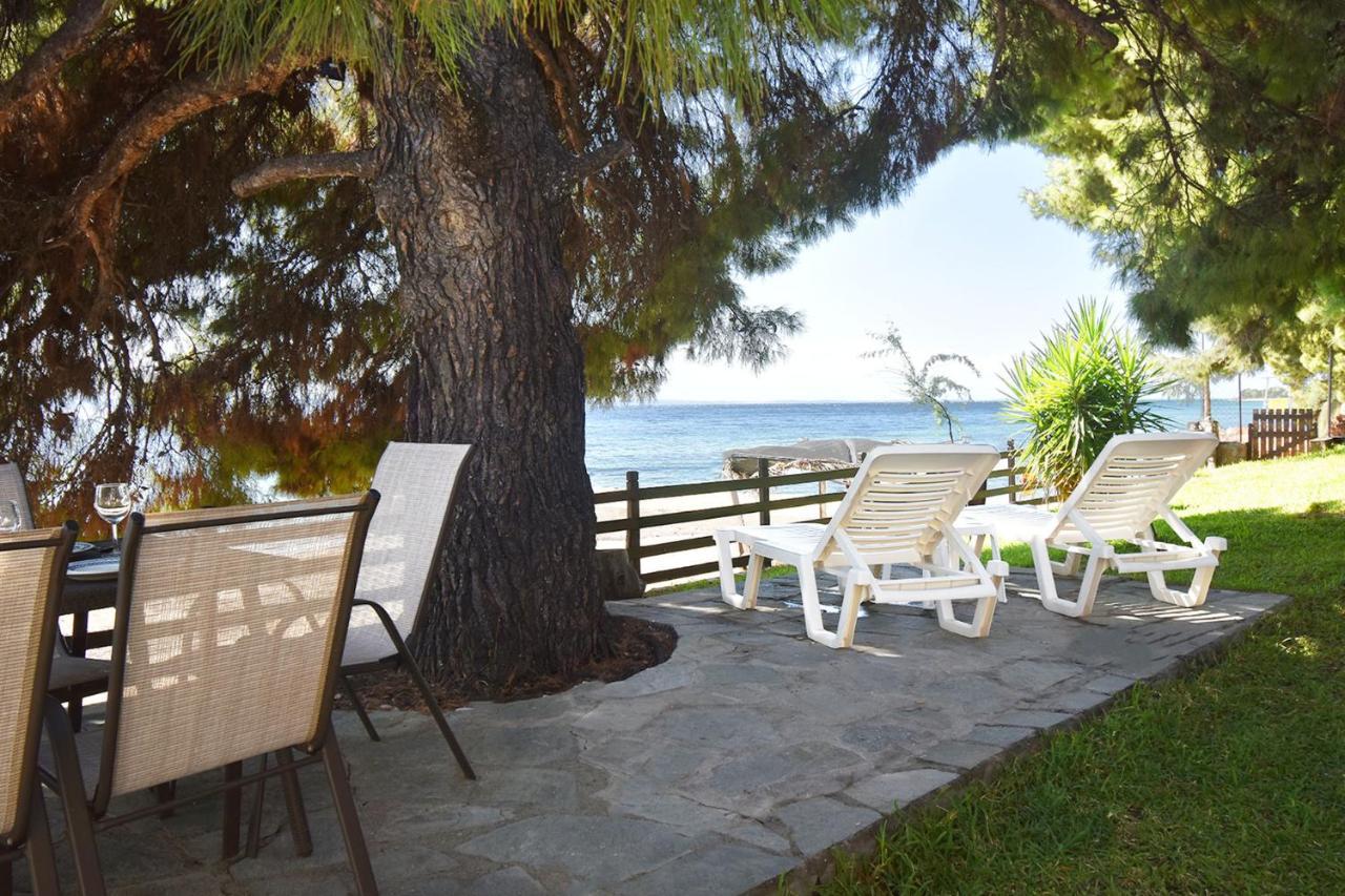 Barlee Beach Front House, Metamorfosi Exterior photo
